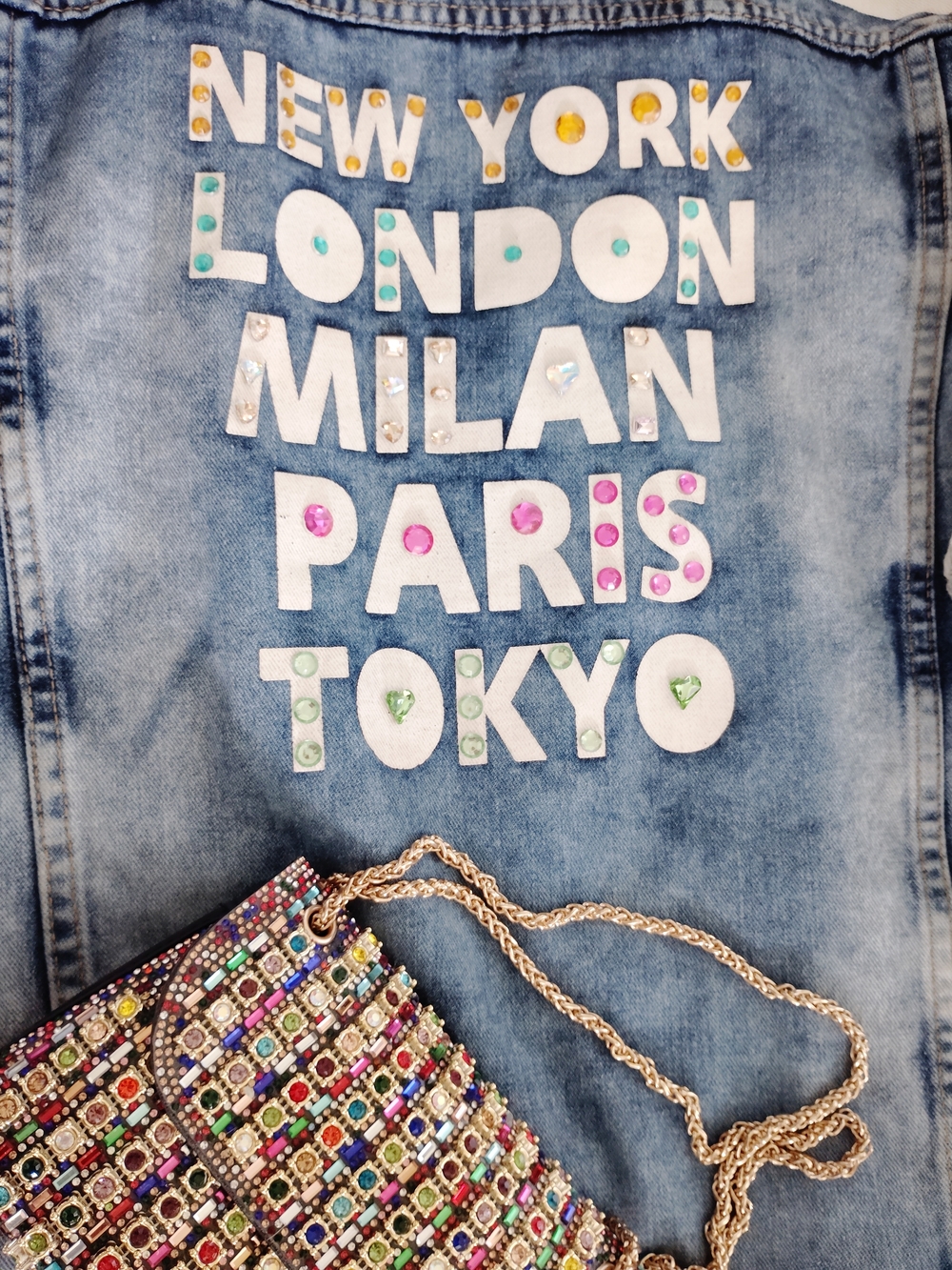 DENIM JEAN JACKET & Embellished Multicolor Chain Shoulder Bag BUNDLE